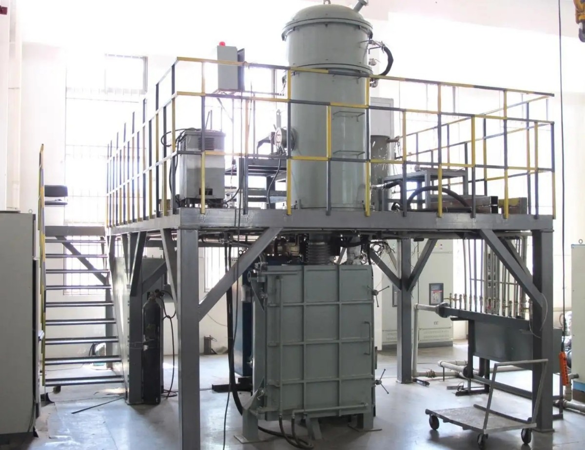 真空蒸馏炉：微观世界里的“静默萃取师”